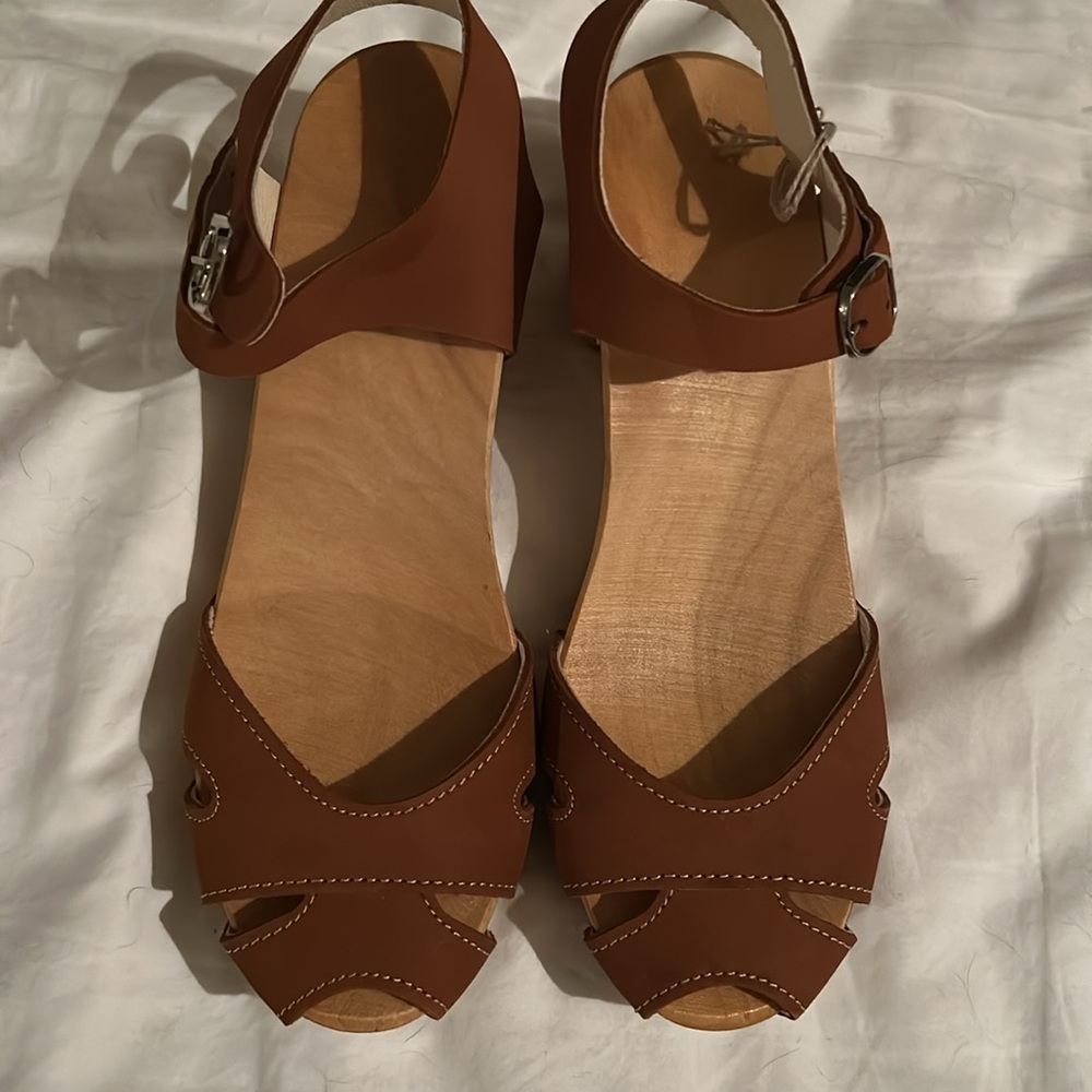 Tan and Brown Leather Mules with Block Heel - Picture 5 of 7